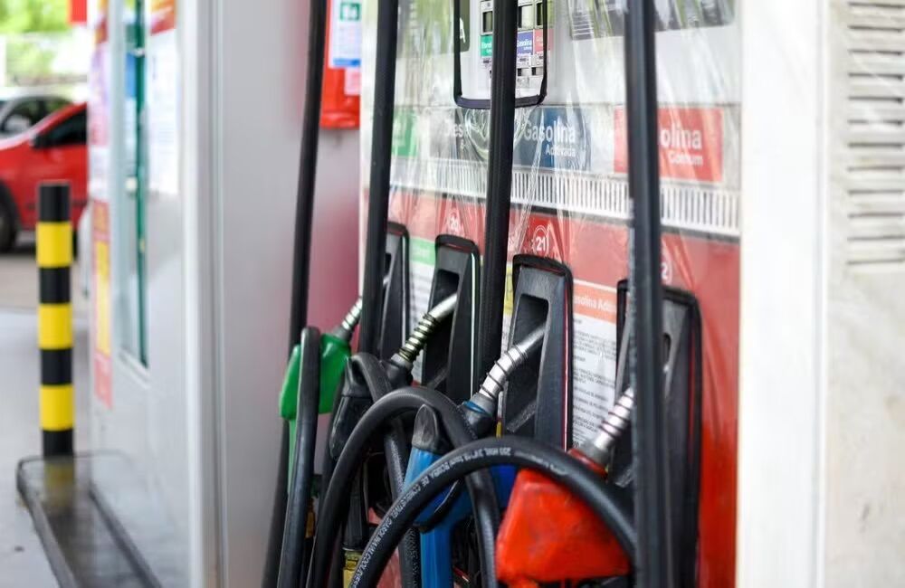 Estados aumentam ICMS em R$ 0,10 por litro sobre a gasolina em fevereiro