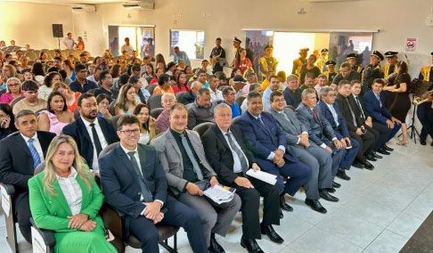 Foi empossado para o segundo mandato o prefeito de Costa Rica, Cleverson, ele vai administrar um orçamento de mais de 260 milhões