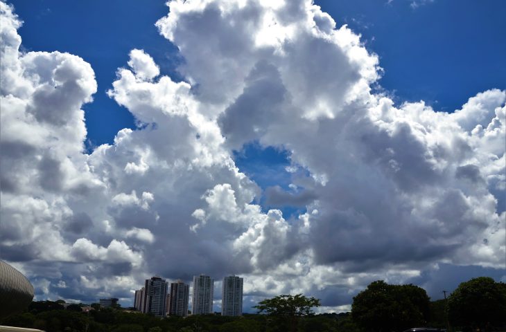 Primeiro final de semana do ano começa com sol e possibilidades de chuvas