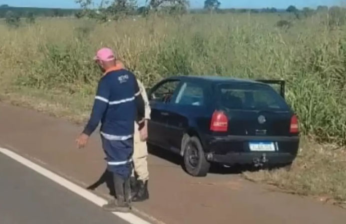 Motorista morre após ser atingido por peça de carreta na BR-262