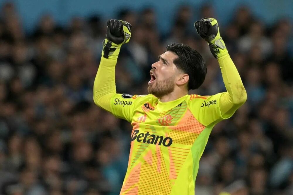 Com um a menos, Flamengo segura empate contra o Racing e vai à final