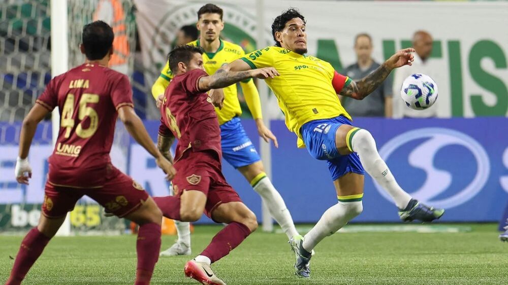 Palmeiras empata com o Fluminense e vê Flamengo ampliar vantagem