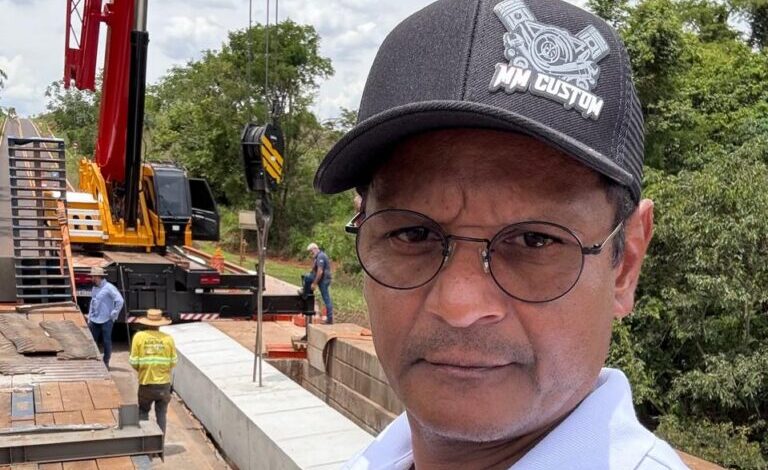 RETA Final – Operários colocam vigas no segundo vão da ponte do Sucuriú. Vereador Marquinhos acompanha o trabalho