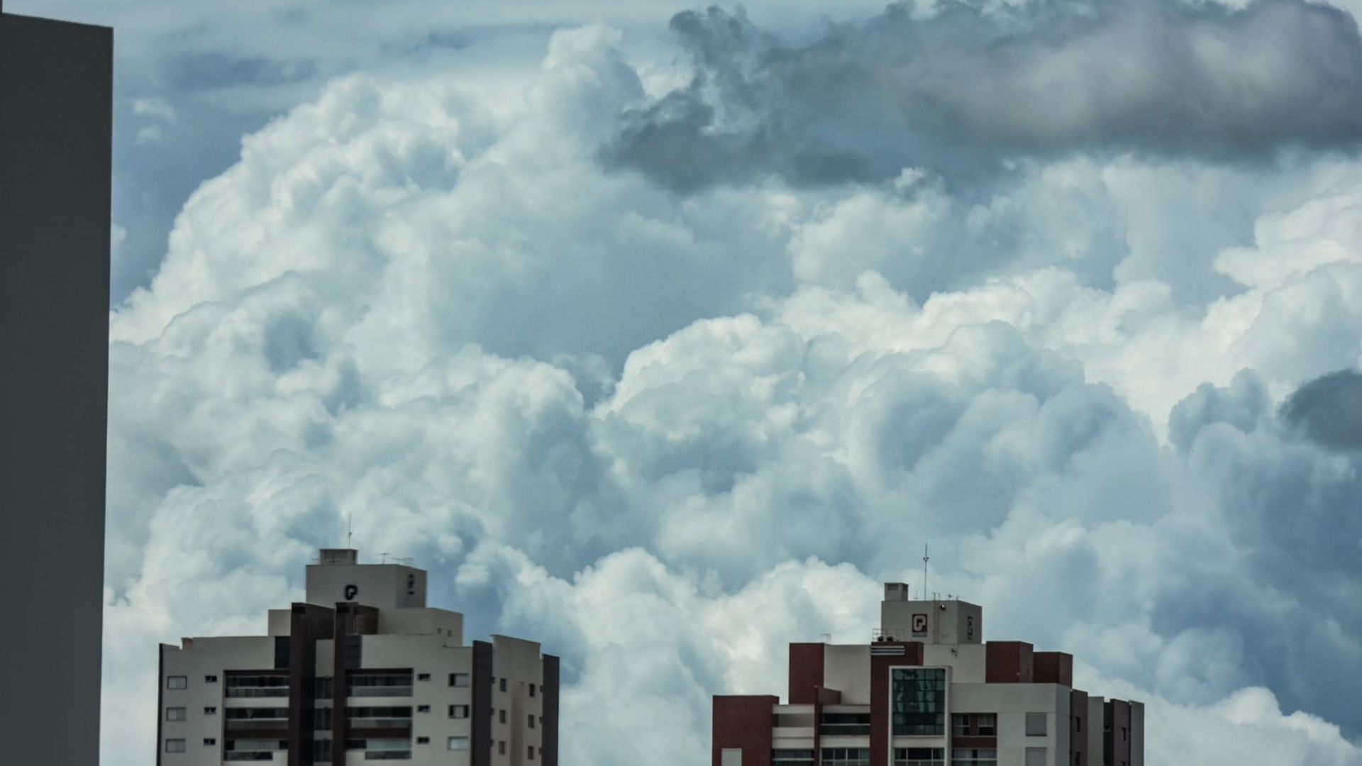 Nova frente fria chega a MS no início da semana com risco de temporais, indica previsão