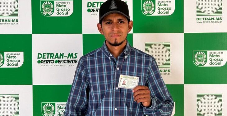 Detran habilita primeiro condutor de MS pela CNH do Brasil