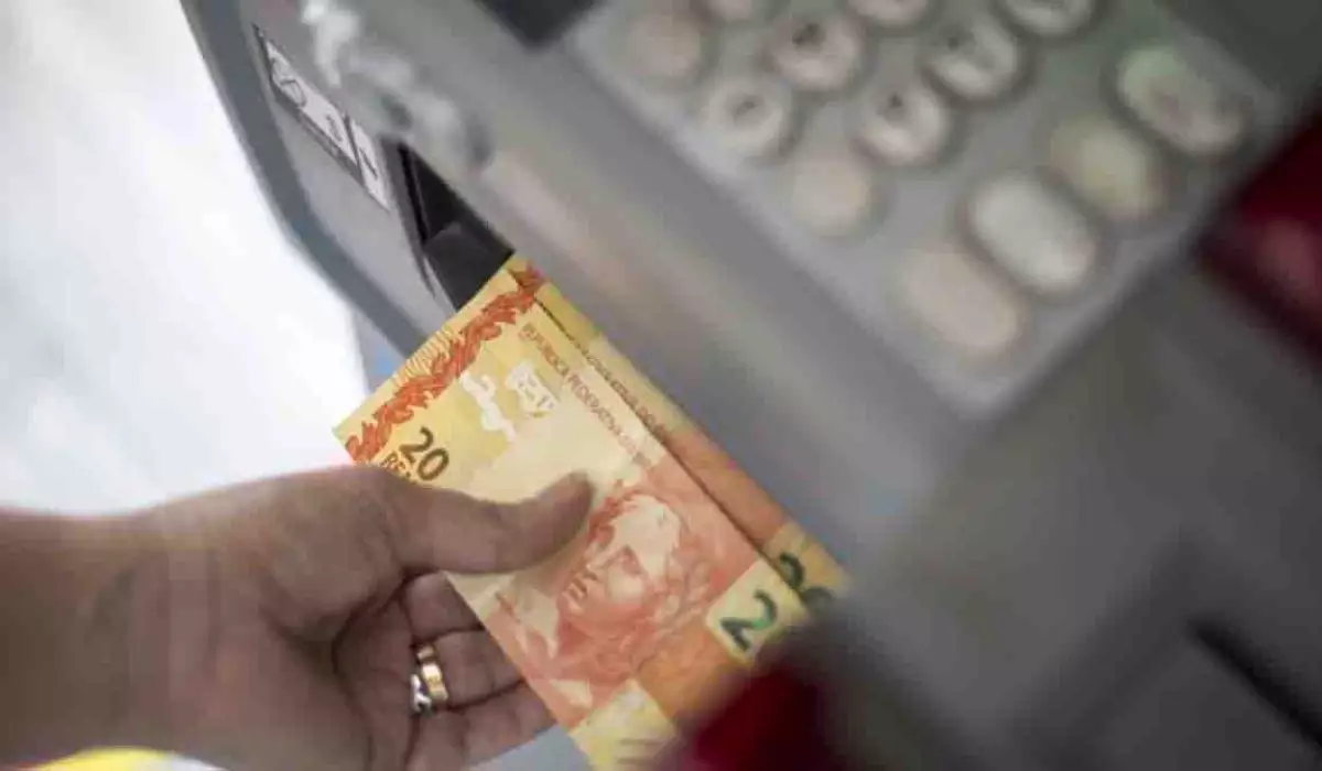 Martelo batido: Salário Mínimo será de R$ 1.621 em 2026; saiba quanto vai cair na conta