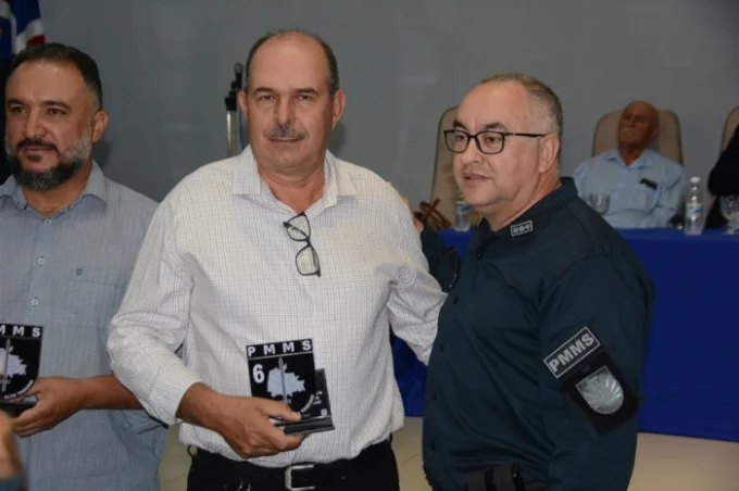 Alcinópolis é destaque em Segurança Pública: Vice-prefeito recebe medalha da PMMS em Coxim