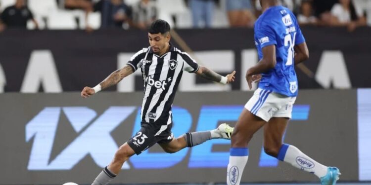 Estreia de gala: Botafogo atropela o Cruzeiro por 4 a 0 e assume a ponta do Brasileirão