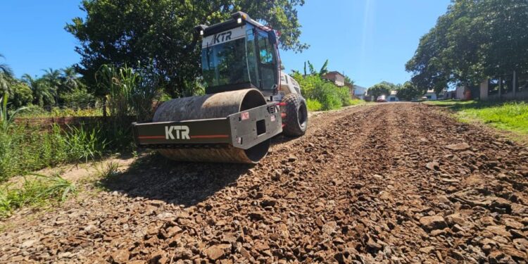 Prefeitura de Camapuã intensifica manutenção de vias com serviços de patrolamento e cascalhamento
