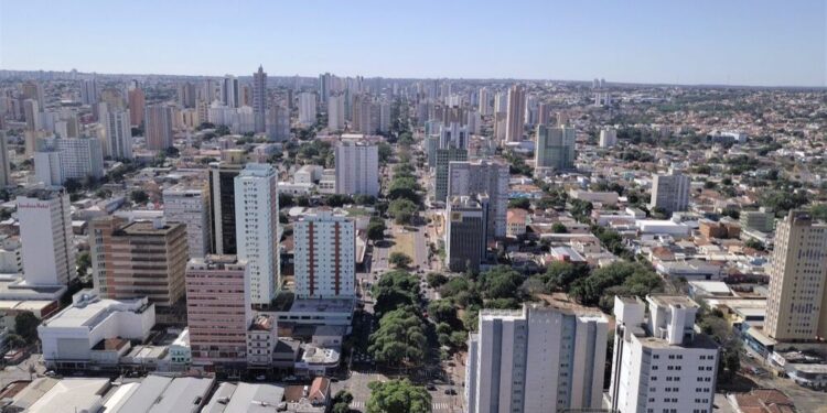 Tempo no MS: Segunda-feira (12) será abafada e com alerta de chuva; termômetros chegam a 34°C na nossa região