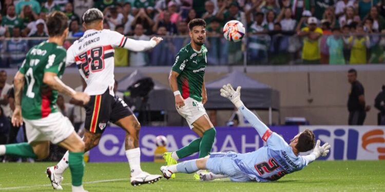 Palmeiras vence clássico e deixa São Paulo perto da zona de rebaixamento