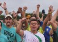 Nikolas Ferreira encerra caminhada de 240 km em Brasília sob chuva e forte esquema de segurança