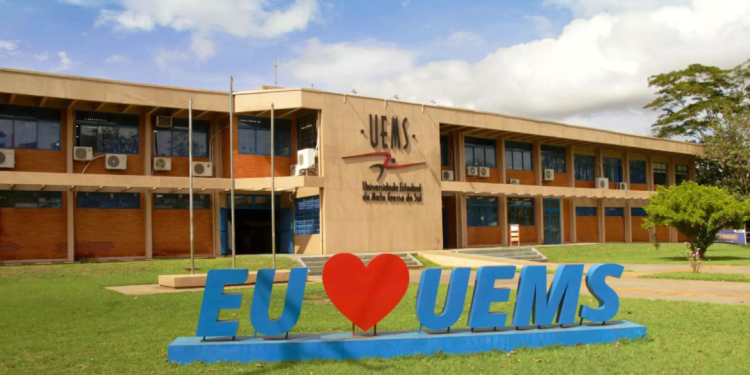 UEMS abre o ano com seleções para professores em 8 cidades; salários chegam a R$ 10,2 mil