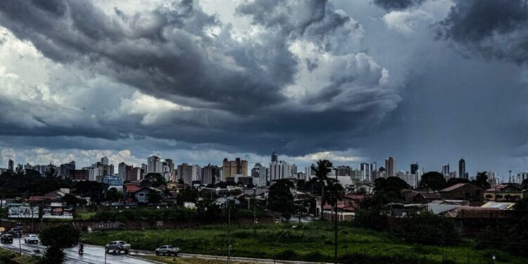 O sol volta? Chuva perde força nesta quinta, mas Norte e Leste de MS continuam em alerta