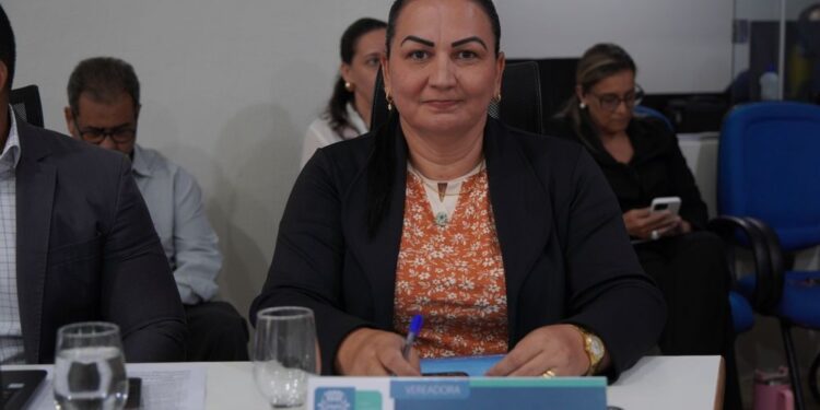Câmara de Coxim rejeita pedido de cassação e mantém mandato da vereadora Lourdes