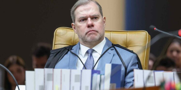 PF pede suspeição de Dias Toffoli após encontrar mensagens diretas com dono do Banco Master
