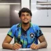Bruno Samudio assina primeiro contrato profissional com o Botafogo