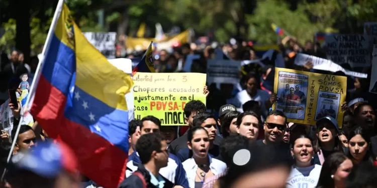 Venezuela sob Tensão: Oposição faz primeiro grande protesto após queda de Maduro