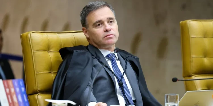 Caso Master: André Mendonça convoca PF e destrava perícia de 100 aparelhos