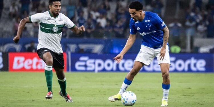 Brasileirão: Cruzeiro leva virada do Coritiba no Mineirão e cai para a lanterna; Tite é alvo de protestos