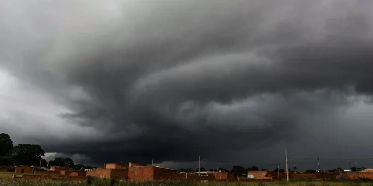 Alerta de tempestade e queda de temperatura: Frente fria atinge Mato Grosso do Sul nesta terça