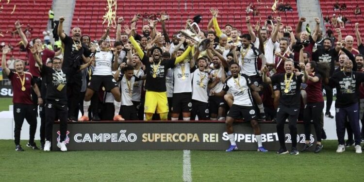 O Rei é Alvinegro: Corinthians vence Flamengo por 2 a 0 em Brasília e conquista a Supercopa