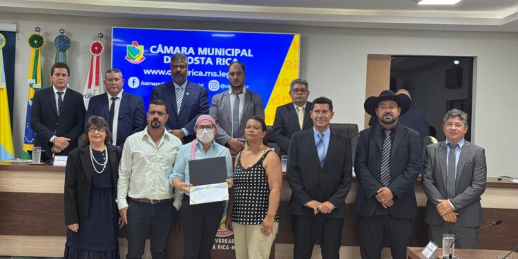 Câmara de Costa Rica homenageia professores pela mobilização e diálogo no abono natalino