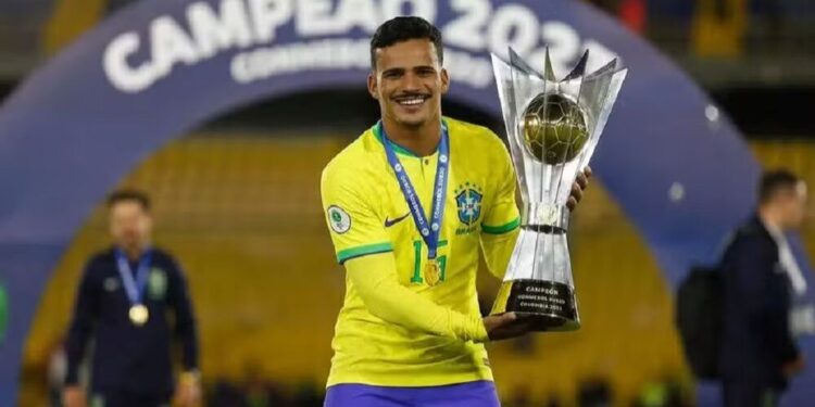 Kaiki, do Cruzeiro, é convocado por Ancelotti para substituir Alex Sandro na Seleção