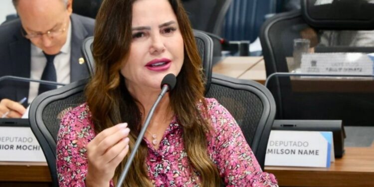 Mara Caseiro solicita convênio para construção de novo Lar dos Idosos em Costa Rica
