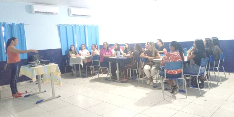 Educação de Camapuã: Professores recebem formação para implantar novos sistemas didáticos