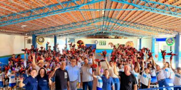 Doçura e Compromisso: Alcinópolis entrega 1.200 ovos de Páscoa da Cacau Show para estudantes