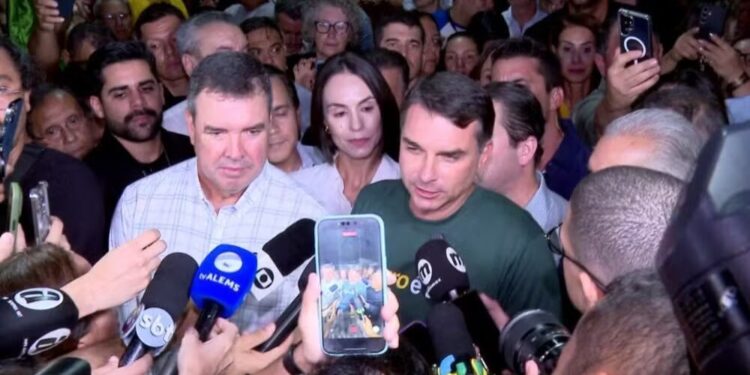 Pesquisa Veritá: Flávio Bolsonaro e Lula aparecem em empate técnico na liderança pela Presidência