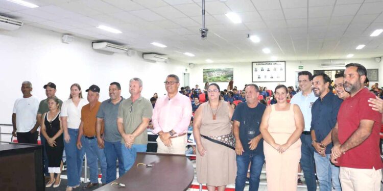 Cine Câmara: Estreia de projeto leva cinema e integração para alunos e comunidade