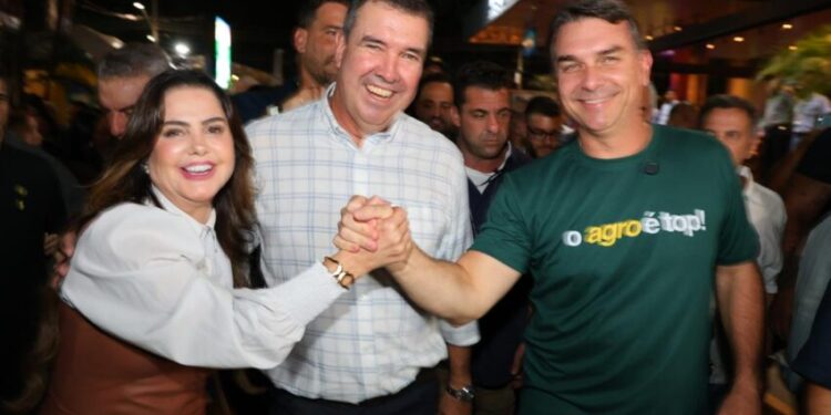 Mara Caseiro prestigia visita de Flávio Bolsonaro e reforça defesa do agro e dos valores da direita em MS