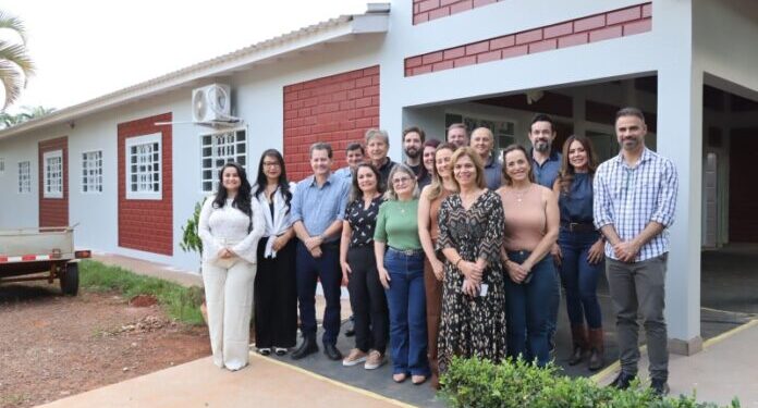 Referência em MS: Prefeito Walter Schlatter vistoria obras do 1º Centro Dia da Pessoa Idosa do Estado