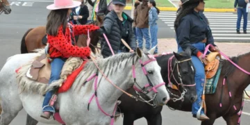 Tradição nas Ruas: Cavalgada de Costa Rica reúne comitivas e celebra raízes sertanejas