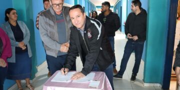 Educação em Primeiro Lugar: Prefeito Ivan Xixi assina ordem de serviço para reforma da Escola Lizete Rivelli Alpe