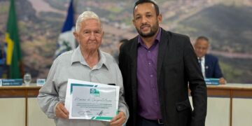 Memória e Legado: Vereador Marcinho Souza homenageia Alcino Carneiro na Câmara de Coxim