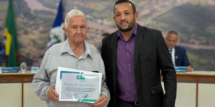Memória e Legado: Vereador Marcinho Souza homenageia Alcino Carneiro na Câmara de Coxim