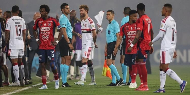 Caos em Medellín: Partida entre Flamengo e Independiente Medellín é cancelada após graves atos de vandalismo