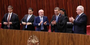 Gestão 2026: Nunes Marques assume presidência do TSE com defesa enfática das urnas e alerta sobre IA