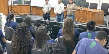 Cultura e Integração: Prefeito Juvenal Consolaro prestigia projeto CineCâmara no Legislativo Municipal