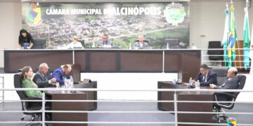 Câmara Municipal realiza entrega de Moção de Aplausos e apresenta novos projetos durante a sessão