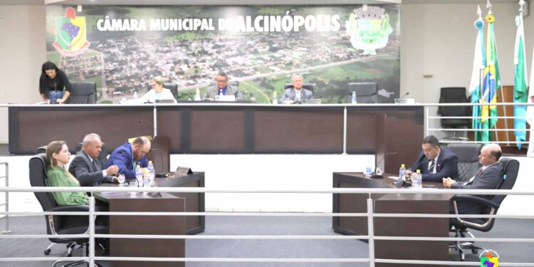Câmara Municipal realiza entrega de Moção de Aplausos e apresenta novos projetos durante a sessão