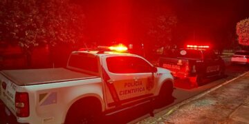 Filho de vereador é morto a tiros após atirador invadir residência