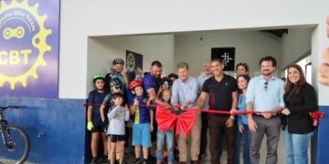 Esporte e Cidadania: Prefeito Walter Schlatter entrega nova sede da Associação de Ciclismo e extingue antigo ponto de vandalismo