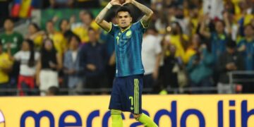 Show de Luis Díaz: Colômbia supera falha de goleiro, bate Uzbequistão por 3 a 1 e lidera o Grupo K