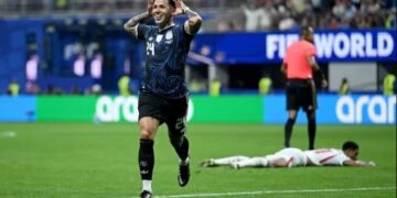 Argentina vira pra cima da Inglaterra e vai disputar a final com a Espanha