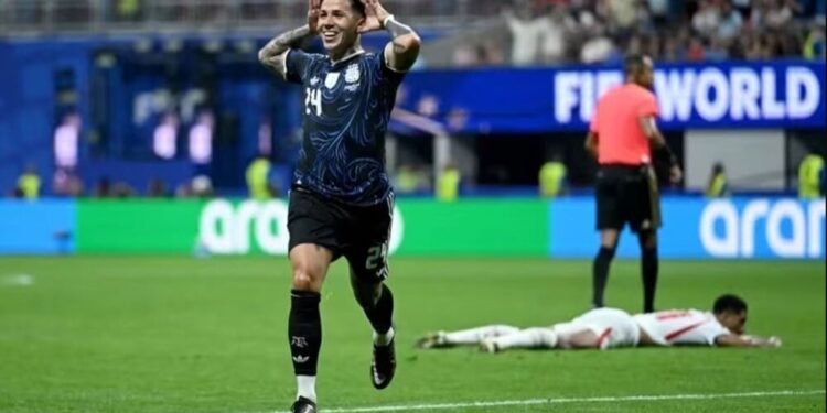 Argentina vira pra cima da Inglaterra e vai disputar a final com a Espanha