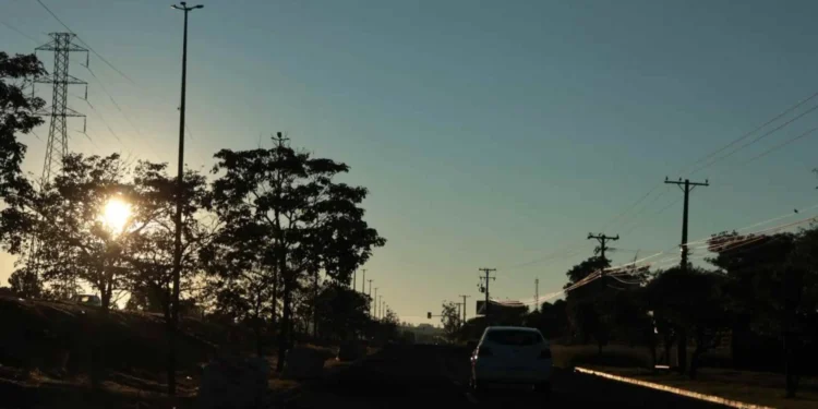 Alta pressão mantém tempo ensolarado, baixos índices de umidade e rajadas de vento em Mato Grosso do Sul nesta terça-feira